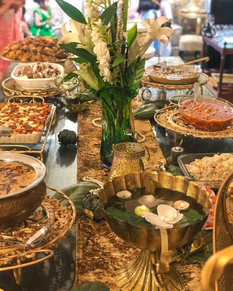 Eid Dinner Ideas, Pakistani Dinner Party Ideas, Eid Dinner, Dinner Party Buffet, Eid Table, Buffet Table Settings, Eid Ul Fitr Decorations, Food Table Decorations, Food Display Table