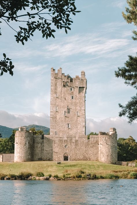 10 Best Castles In Ireland To Visit (10) Places In Ireland, Backpacking Ireland, Study Reference, Ross Castle, Ireland Weather, Ireland Hotels, Ireland History, British Castles, Travel Ireland