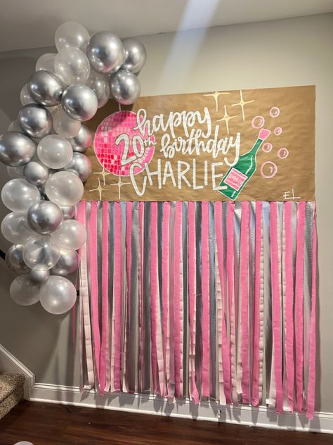 21 St Party Ideas, Brown Paper 21st Sign, Kawaii, Dorm Bday Decorations, Birthday Decorations 20 Years, 21st Birthday Wall Decorations, College Birthday Decorations, 20th Birthday Sign Ideas, College Dorm Birthday Decorations