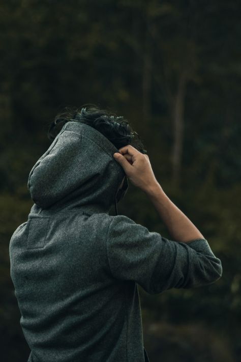 Man In Hoodie Dark Photography, Hoodies Photoshoot Ideas Men, Hoodie Poses Men, Hoodie Photography Ideas, Hoodie Guy Aesthetic, Black Hoodie Outfit Men Aesthetic, Guy In Hoodie Aesthetic, Man In Hoodie Aesthetic, Person In Hoodie