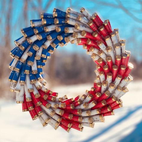 Shotgun Shell Art, Bullet Casing Crafts, Shotgun Shell Crafts, Bullet Crafts, Cowboy Crafts, Bullet Art, Shell Wreath, Shells Diy, Bullet Shell