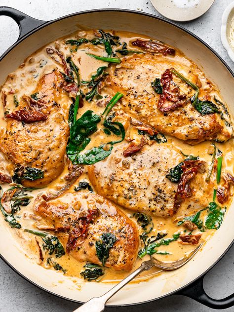 Weeknight dinner is solved with this 35-minute Creamy Tuscan Chicken! Golden-crusted chicken in a creamy, flavourful sauce ~ Delish! Chicken Tuscan, Quick Family Dinners, Crispy Chicken Thighs, Creamy Tuscan Chicken, Primal Kitchen, Tuscan Chicken, Dark Meat, Grass Fed Butter, Tuscan Style