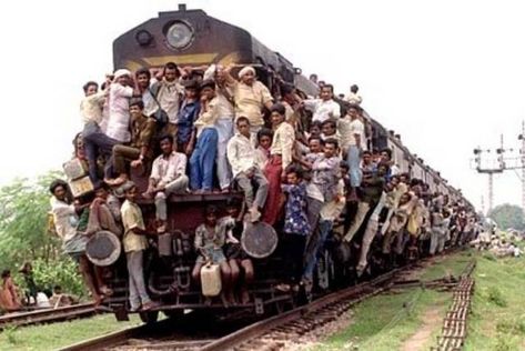 5 Interesting Things that Happen Only in Indian Trains Crowded Train, Travelling Places, Funny Travel, Indian Railways, India India, Crazy Stuff, Train Journey, All Aboard, Johnny Cash