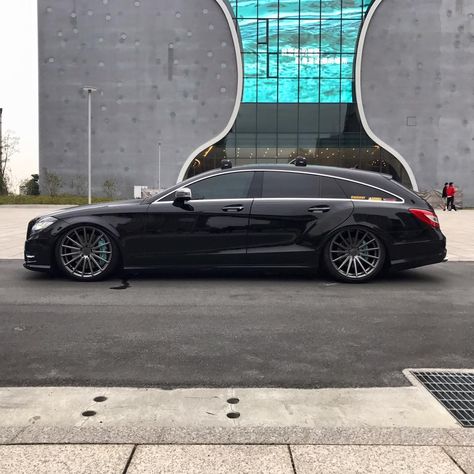 I love it E350 Mercedes, Mustang Car Aesthetic, 2023 Ford Mustang, Mercedes Wheels, Volvo Wagon, Merc Benz, Station Wagon Cars, Mustang Car, Slammed Cars