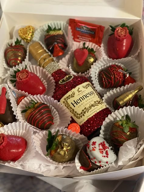 Wine Treat Box Ideas, Liquor Strawberries, Valentines Treat Boxes Sweets, Engineer Cake, 21st Birthday Beer Cake, Wine Gift Box Ideas, Gender Reveal Cake Pops, Dessert Shooters Recipes, Valentine Chocolate Covered Strawberries