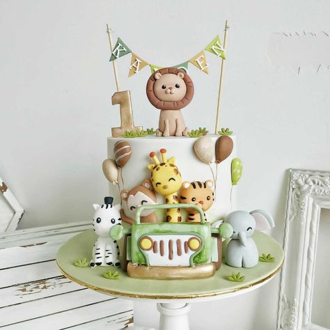 Jungle Bday Cake, 1st Birthday Cake Animals, Safari Jungle Birthday Cake, Two Wild Birthday Cake Boy, Diy Safari Cake, Jungle Cake Ideas Boys, Animal Theme Cakes For Kids, Safari Birthday Cake Boy, Safari Cake Birthday