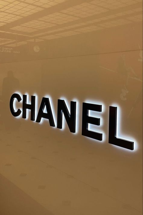 #chanel #blackandwhite #logo #shop Chanel Logo Aesthetic, Channel Logo, Chanel Logo, Name Logo, Logo Images, Luxury Brands, Vs Pink, Graphic Designer, Luxury Branding