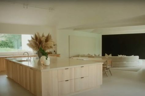 Kim Kardashian takes fans inside $23M home she bought from Kanye Kim Kardashian Kitchen, Kim Kardashian House Interior, Kim K House, Kim Kardashian House, Kardashians House, Kim Kardashian Home, Home Basketball Court, Kim House, Curved Couch