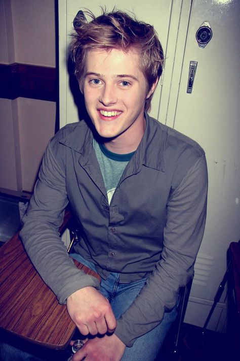 Lucas Grabeel as Lucas. XD Highschool Musical, Lucas Grabeel, Ryan Evans, High School Music, Fit People, Disney Channel Stars, High School Musical, Handsome Actors, Dancing Queen