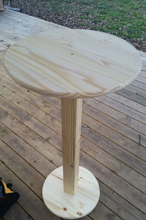 Diy Bar Table, Bar Table Round, Bar Table Diy, Deco Champetre, High Top Tables, Bar Tables, Pub Table Sets, Outdoor Tables And Chairs, Patio Bar Set