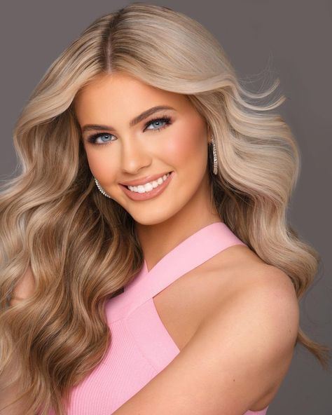 pageants • Instagram Beauty Pageant Headshots, Headshot Model Poses, Pageant Headshot Ideas, Pageant Hair For Teens Medium, Headshot Poses Pageant, Pageant Hair Ideas, Natural Pageant Headshots, Headshot Photoshoot Ideas, Pageant Hair Down