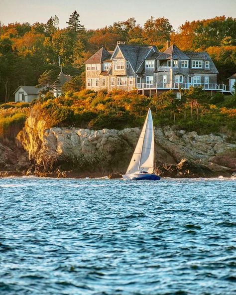 Los Angeles, Rhode Island Aesthetic, Rhode Island Mansions, East Coast Aesthetic, New England House, New England Aesthetic, Coastal Fall, Hamptons Summer, New England Fall