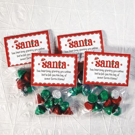 Santa Kisses Bags and Toppers | Current Catalog Santa Kisses, Handmade Christmas Gifts Diy, Christmas Candy Crafts, Christmas Craft Show, Christmas Candy Gifts, Christmas Treat Bags, Candy Crafts, Cheap Christmas, Holiday Crafts Christmas