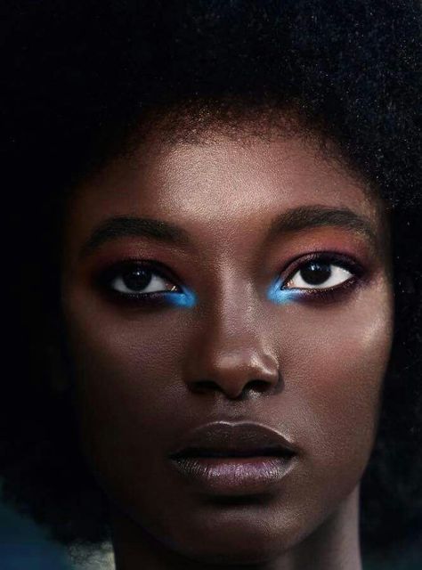 ⭐ Everyday Eyeshadow, Blue Eyeshadow Looks, Blue Eyeliner, Brown Skin Makeup, Vibrant Eyes, Creative Eye Makeup, Blue Eyeshadow, Looks Black, Blue Makeup