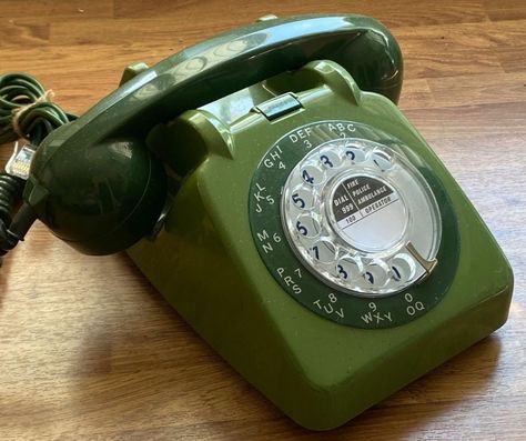 Green Telephone, Old Phones, Old Telephone, Telephone Retro, Retro Telephone, Vintage Phone, Wall Socket, Guy Best Friend, Vintage Phones