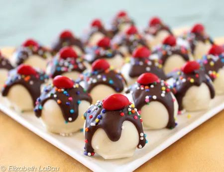 Truffle Ideas, Summer Truffles, Homemade Truffles, Cake Ball, Candy Truffles, Truffle Recipe, Oreo Dessert, Cake Truffles, Homemade Candies