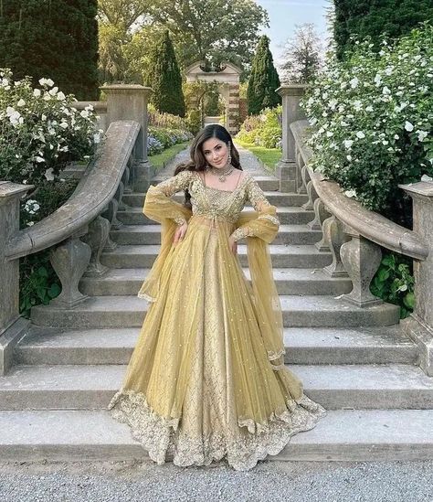 40 Pakistani Bridal Dresses For That Princess Inside You Pakistani Bridal Wear Nikah, Pakistani Lengha, Niqab Cartoon, Indian Royalty, Casual Bridal Dress, Pakistani Lehenga, Wedding Dresses Pakistani, Mehendi Outfits, Desi Wedding Dresses