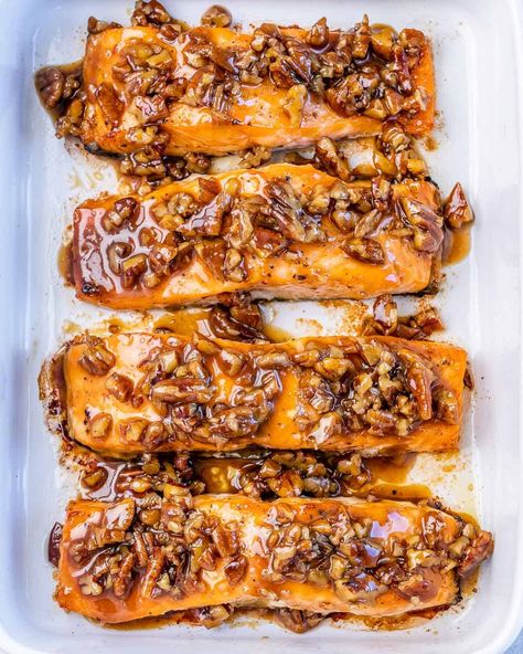 Top view of baked salmon topped with pecans glazed with maple syrup in a white baking dish. Pecan Salmon, Cheesy Cauliflower Bake, Salmon Healthy, Cilantro Lime Rice Recipe, Ic Diet, Lime Rice Recipes, Maple Glazed Salmon, Fitness Meals, Stew Chicken Recipe