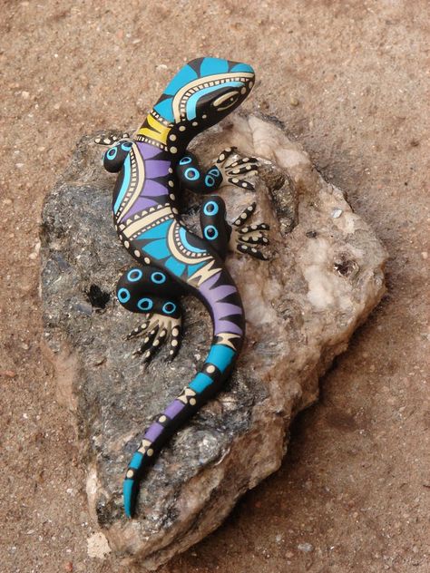 Floresrojas, arte- Nono Gecko Wall Art, Colorful Lizards, Lizard Tattoo, Mosaic Animals, Sculpture Metal, Dot Art Painting, Clay Art Projects, Clay Figures, Mexican Art