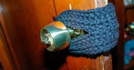 Door Jammer, Shut The Door, Door Protector, Door Bumper, Crocheting Ideas, Crochet Knit Stitches, Crochet Kitchen, Crochet Dishcloths, Sewing Fabrics