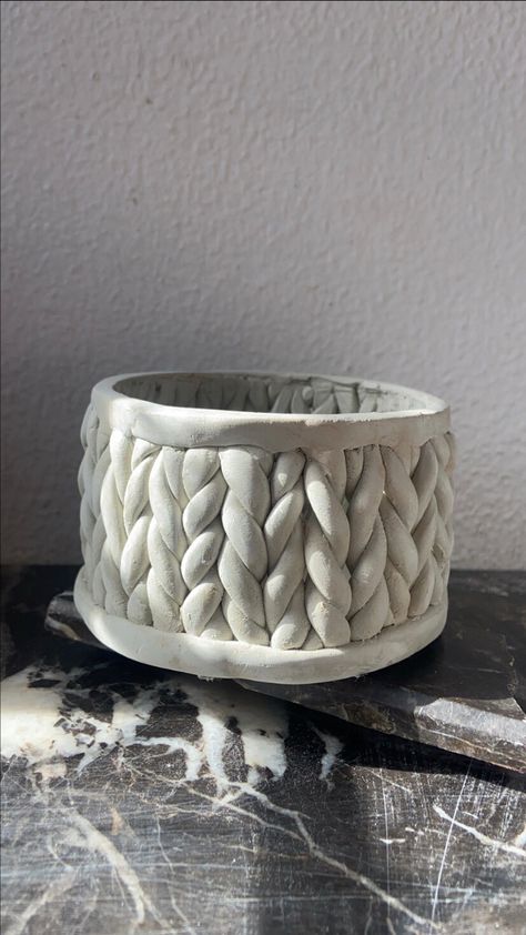 Ceramics Combination Projects, Coil Pinch Pots, Coil Clay Pot Ideas, Visible Coil Pots, Clay Coil Vase Ideas, Clay Coil Ideas, Easy Coil Pottery Ideas, Hand Sculpted Clay, Decorative Coil Pots