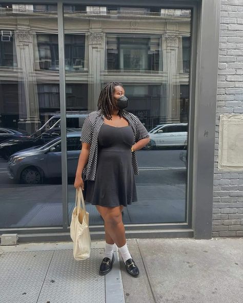 Outfits With Loafers Women Plus Size, Loafers Outfit Plus Size, Plus Size Loafers Outfit, Loafers With Socks Outfit, Socks And Loafers, Loafers With Socks, Brooklyn Style, Black Bloggers, Loafers Outfit