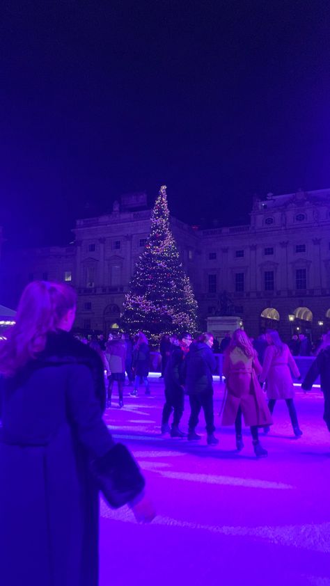 Ice Skating London, Christmas Style, Christmas Fashion, Ice Skating, Winter Christmas, Skating, Night Life, Spain, London