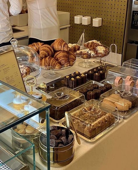 Coffee Cafe Interior, Opening A Bakery, Mini Cafe, Tummy Yummy, Bakery Display, Coffee Shop Aesthetic, Bakery Design, Aesthetic Lifestyle, Fashion Cakes