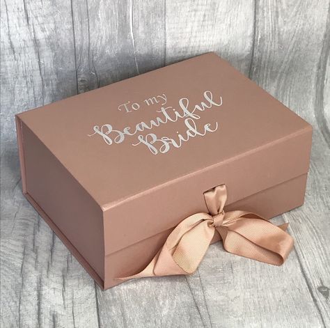 Bridesmaid Box Design, Gift Box Wedding Ideas, Bridesmaid Gift For Bride, Bride Gift Box Ideas, Bride Box Ideas, Bridesmaid Boxes What To Put In A, Bride Gifts From Bridesmaid, Wedding Gift Ideas For Bride, Bride Presents