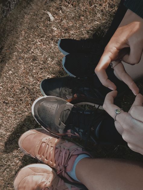 picture of three girls shoes with two hands forming a heart in the middle Friend Pictures, Trio Girls, Trio Aesthetic, Friend Group Aesthetic, Group Aesthetic, Aesthetic Heart, Friend Group, Left Out, Quick Saves