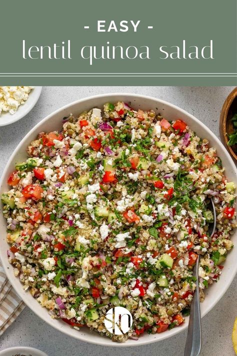 Covered in a lemon dressing, this healthy lentil and quinoa salad is full of fiber and flavor and works well a main or a side dish. Lentil Side Dish Recipes, Wfpb Salad, Sweet Quinoa, Kay Nutrition, Quinoa Lentil, Protein Dinners, Lentil Quinoa, Amazing Salads, Lentils Recipe