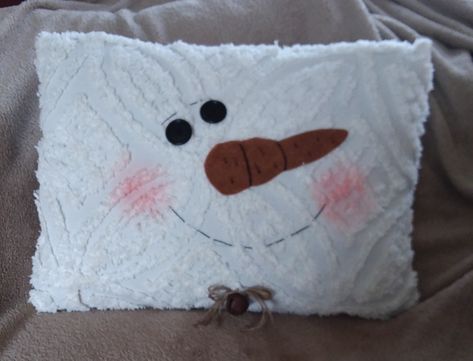 Snowman From Chenille Bedspread, What To Do With Old Chenille Bedspreads, Crafts With Chenille Bedspread, Repurposed Chenille Bedspread, Chenille Snowman Diy, Chenille Bedspread Crafts, Chenille Bedspread Repurpose, Material Ornaments, Chenille Projects