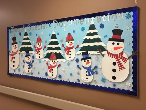 Natal, Winter Snow Bulletin Board Ideas, Snowman For Bulletin Board, Snow Man Bulletin Board Ideas, Winter Wonderland Bulletin Board Ideas, Snowman Bulletin Board Ideas, Winter Themed Bulletin Boards, Zimska Dekoracija, Winter Wonderland Bulletin Board