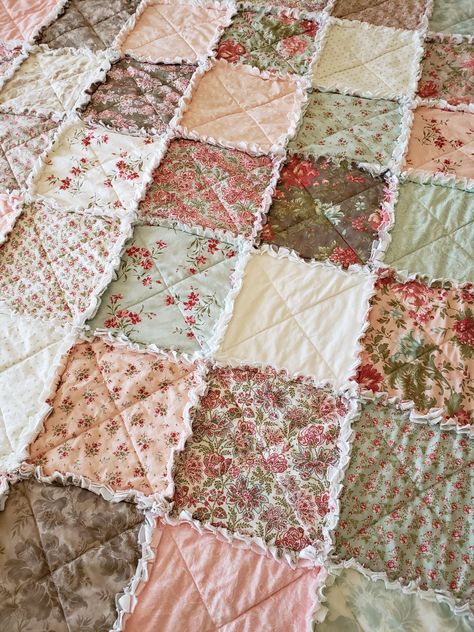 Couture, Patchwork, Floral Patchwork Quilt, Pink And Green Quilt, Green Quilt Patterns, Aesthetic Quilts, Sage Green Quilt, Cottagecore Quilt, Quilt Aesthetic