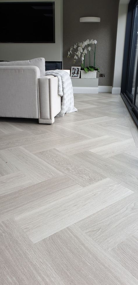 Herringbone Wood Floor Kitchen, Herringbone Floor Living Room, Oak Wooden Flooring, Herringbone Wooden Floors, Herringbone Hardwood Floors, Herringbone Flooring, Dining Room Decor Modern, Grey Wood Floors, Karndean Flooring