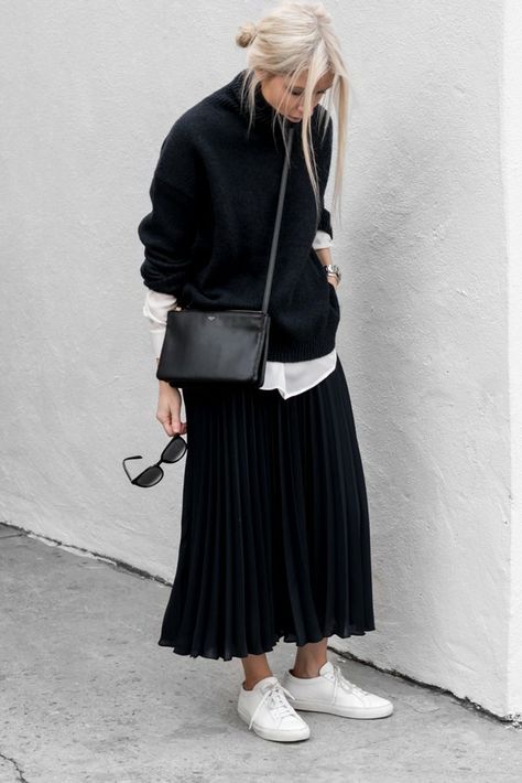 Sweater With Dress, Rok Outfit, Skirt Diy, Casual Chic Outfits, Fall Capsule Wardrobe, Casual Chic Outfit, Inspired Outfits, 가을 패션, Black Sweater