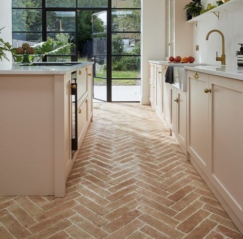 Brick Floor Herringbone, Brick Chevron Floor, Herringbone Floor Outdoor, Ceramic Brick Tile Floor, Brick Herringbone Kitchen Floor, Brick Tile Herringbone Floor, Herringbone Stone Flooring, Herringbone Brick Floor Kitchen, Herringbone Terracotta Floor