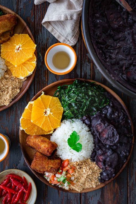 Brazilian Dinner, African Food Photography, Brazilian Food Aestathic, Feijoada Slow Cooker, Feijoada Instant Pot, Vegan Feijoada, Brazilian Food Traditional Aesthetic, Brazilian Feijoada, Feijoada Recipe