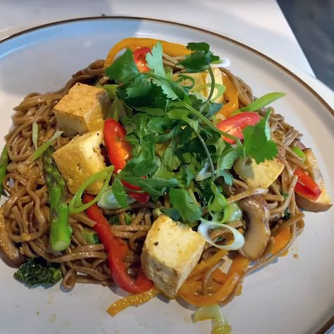 yasai yaki soba reciepe | wagamama wok from home Soba Recipe, Yaki Soba, Soba Noodles Recipe, Japanese Street Food, Soba Noodles, Summer Eating, Japanese Street, Noodle Dishes, Noodle Recipes