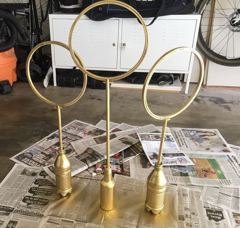 This DIY Quidditch Pong is the easiest do it yourself way to start playing Harry Potter Beer Pong for your next magical party! Harry Potter Beer Pong, Diy Quidditch, Quidditch Pong, Harry Potter Motto Party, Harry Potter Weihnachten, Baby Harry Potter, Harry Potter Shower, Harry Potter Bridal Shower, Harry Potter Party Decorations