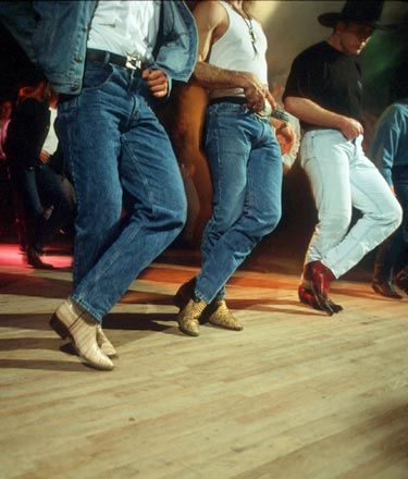 Country songs are the most popular in line dancing and country lovers can enjoy dancing to it in nightclubs, pubs or even on lidos during summer. Description from squidoo.com. I searched for this on bing.com/images Hill Billy, How To Be Single, Country Line Dancing, Dance Exercise, Country Line, Barn Dance, Types Of Dancing, Country Dance, Dance Like No One Is Watching