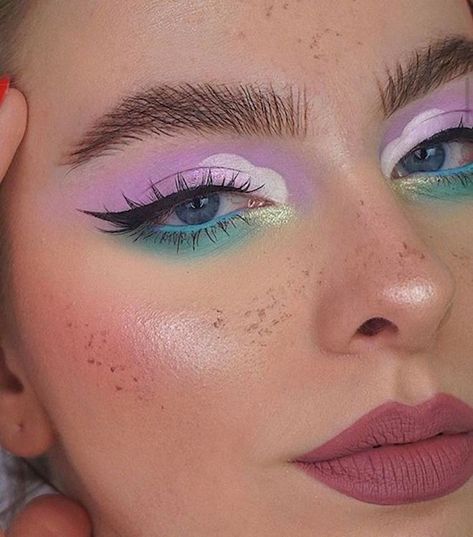 Half cut crease cloud makeup idea Party Make-up, Pastel Makeup, Make Up Inspiration, Head In The Clouds, Makijaż Smokey Eye, Eye Makeup Designs, Colorful Eye Makeup, Edgy Makeup, Makeup Eye Looks