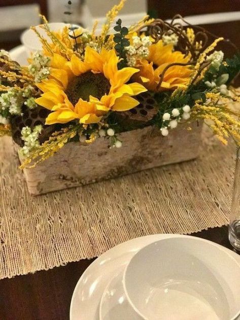 Fall Centerpiece Ideas, Sunflower Floral Arrangements, Sunflower Centerpieces, Sunflower Crafts, Marble Staircase, Sunflower Arrangements, Pumpkin Display, Tafel Decor, Fall Flower Arrangements