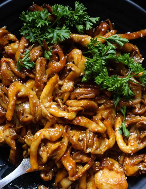 Teriyaki mushroom stir fry. | ISLAND SMILE Stir Fry Mushroom Recipes, King Oyster Mushroom Recipe Stir Fry, Oyster Mushroom Recipe Stir Fry, Shimeji Mushroom Recipe, Ranch Mushrooms, Mushroom Fry, King Oyster Mushroom Recipe, Fried Mushroom Recipes, Easy Mushroom Recipes