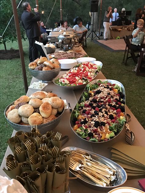 Catering Your Own Party, Food Table Wedding Buffet, Barbecue Catering Ideas, Catering Wedding Food, Dinner Catering Ideas Buffet, Chipotle Wedding Catering, Outdoor Catering Ideas, Fun Catering Ideas, Bbq Food Wedding