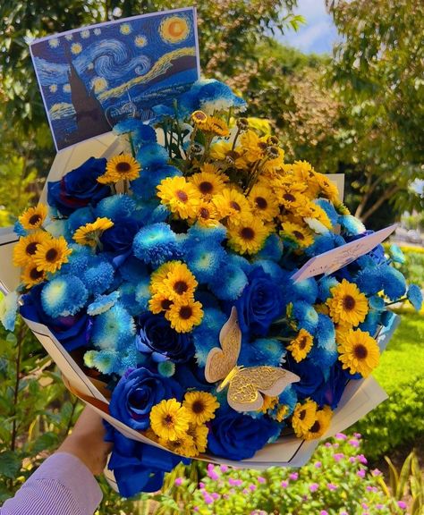 Starry Night Flower Bouquet, Sunflowers And Blue Flowers, Starry Night Bouquet, Van Gogh Bouquet, Sunflower Gift Ideas, Starry Night Wedding, Pinterest Crafts, Night Flowers, Sunflower Bouquets