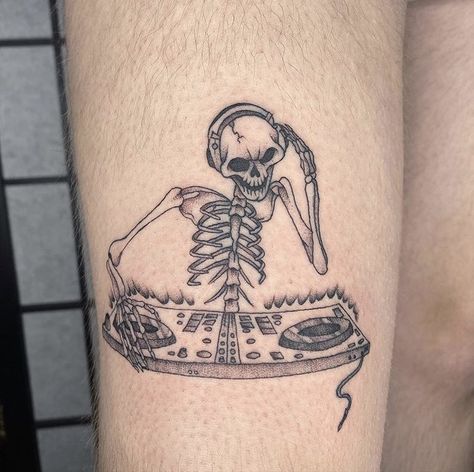 Van Gogh Tattoo, Brain Tattoo, Skeleton Tattoo, Tattoo Thigh, Torso Tattoos, Bone Tattoos, Coffee Tattoos, Skeleton Tattoos, B Tattoo