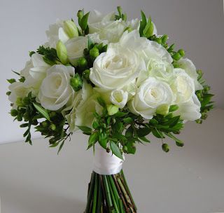 Flowers Roses Bouquet, Small Wedding Bouquets, Green Wedding Bouquet, White Weddings Reception, Green Wedding Flowers, Bridal Bouquet Flowers, Beautiful Wedding Flowers, White Bridal Bouquet, White Wedding Bouquets