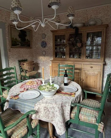 Cottage Core Dining Room, Cottagecore Dining Room, Cottage Core Home, Cottage Aesthetic, Decor Shabby Chic, Dream House Decor, Home N Decor, House Inspo, Dream Home Design