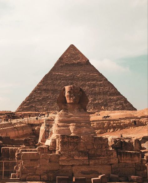 #egypt #beautifuldestinations #pyramid #giza #travel #photography #travelphotography Pyramids Of Giza Photography, Pyrimads Egypt, Pyramids Photography, Egyptian Ruins, Sphinx Egypt, Egypt Wallpaper, Nostalgic Photography, Monument Architecture, Megalithic Monuments